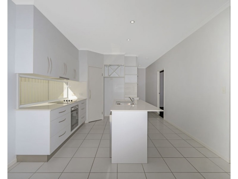 136 Grand Parade, Kawana Island QLD 4575