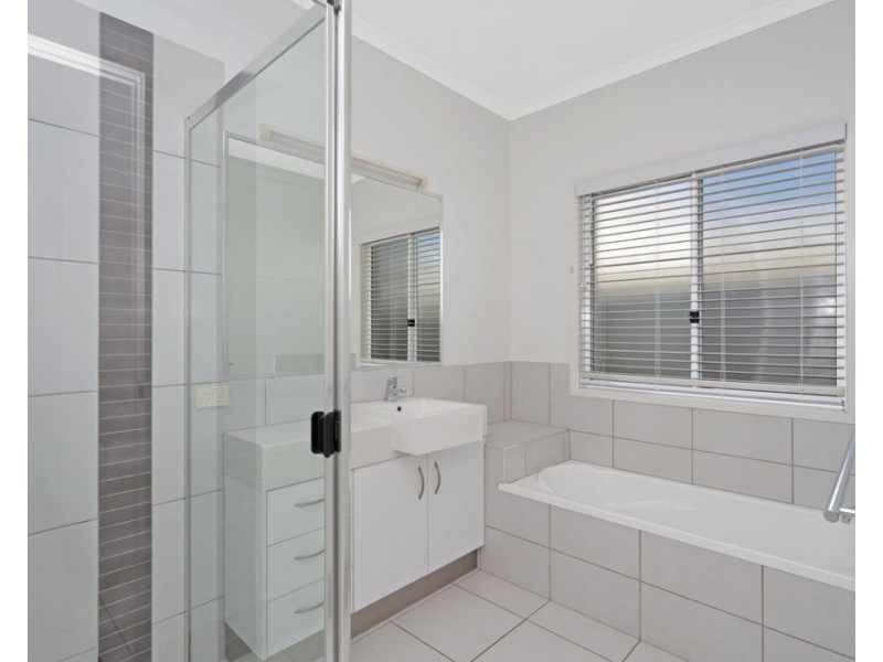 136 Grand Parade, Kawana Island QLD 4575