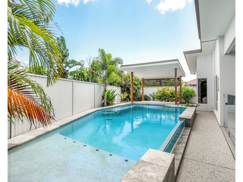 18 Hartley Crescent, Pelican Waters QLD 4551