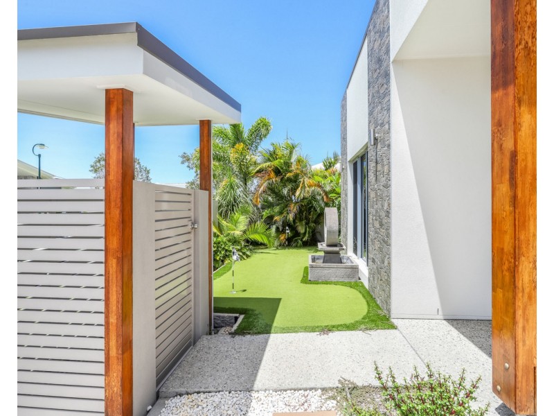 18 Hartley Crescent, Pelican Waters QLD 4551