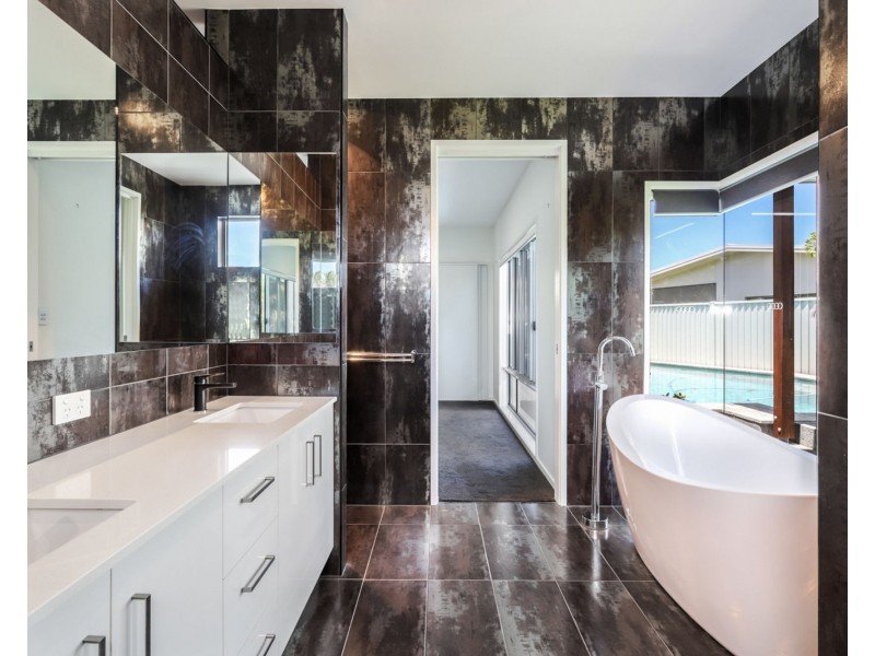 18 Hartley Crescent, Pelican Waters QLD 4551