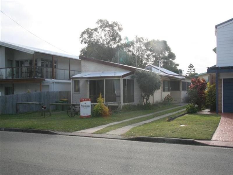 9 Lamerough Parade, Golden Beach QLD 4551