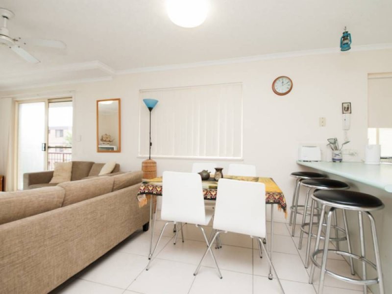 Unit 2/17 Mahia Terrace, Kings Beach QLD 4551
