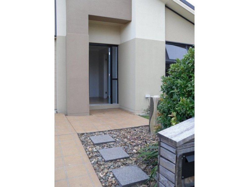 7 Liekefett Way, Little Mountain QLD 4551