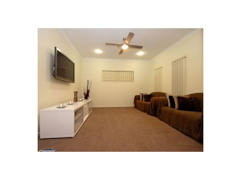8 Rawlins Crescent, North Lakes QLD 4509