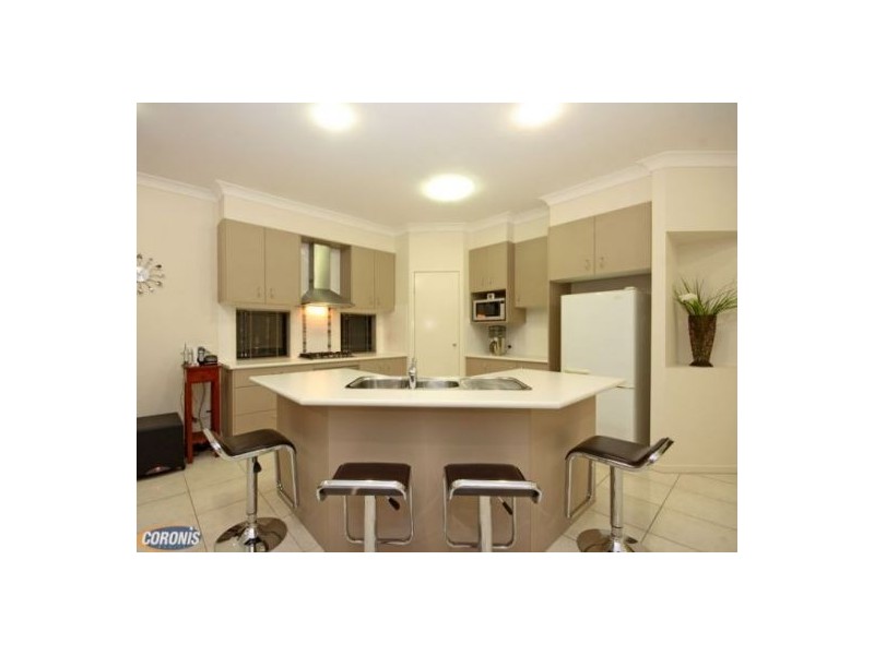 8 Rawlins Crescent, North Lakes QLD 4509