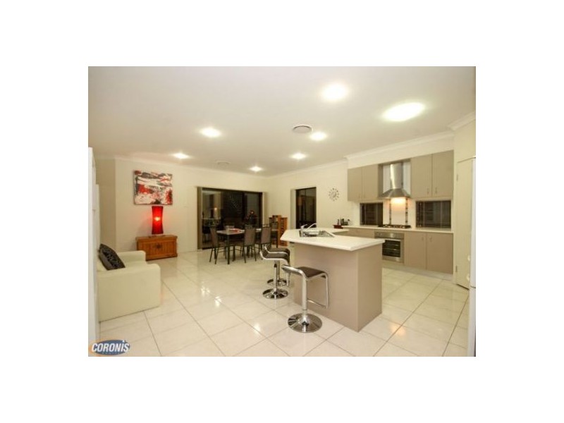 8 Rawlins Crescent, North Lakes QLD 4509