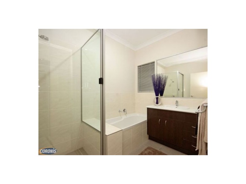 8 Rawlins Crescent, North Lakes QLD 4509