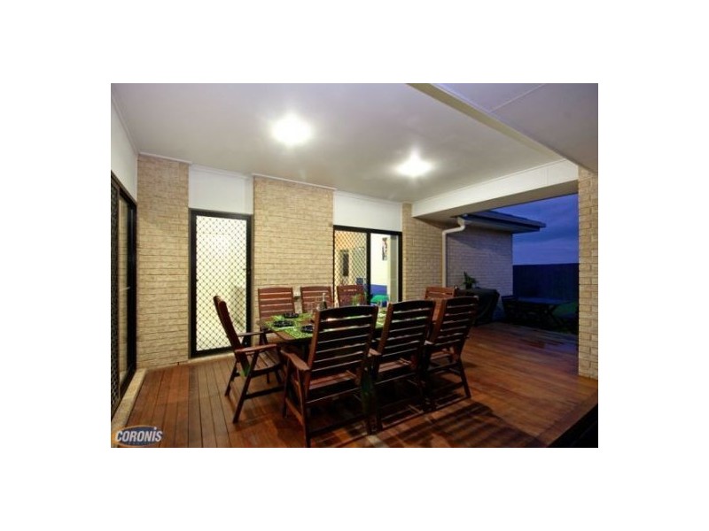 8 Rawlins Crescent, North Lakes QLD 4509