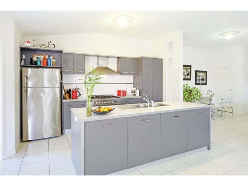 35 Elvena Circuit, Little Mountain QLD 4551