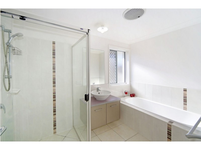 35 Elvena Circuit, Little Mountain QLD 4551