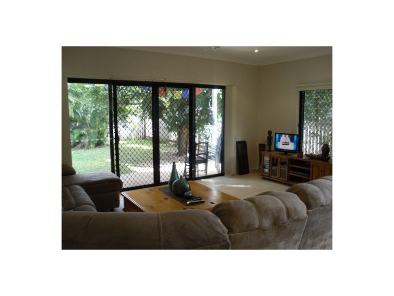 2/6 Borland Street, Caloundra QLD 4551