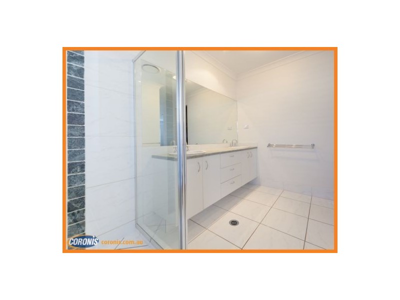 10 Hillview Crescent, Little Mountain QLD 4551