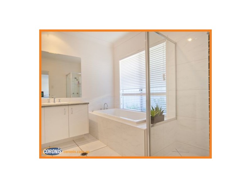 10 Hillview Crescent, Little Mountain QLD 4551