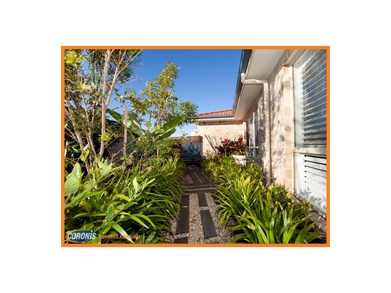 10 Hillview Crescent, Little Mountain QLD 4551