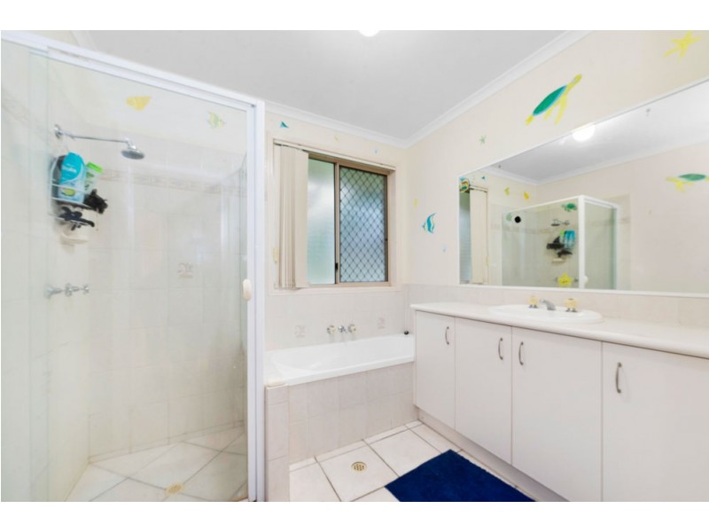 9 Redleaf Court, Currimundi QLD 4551