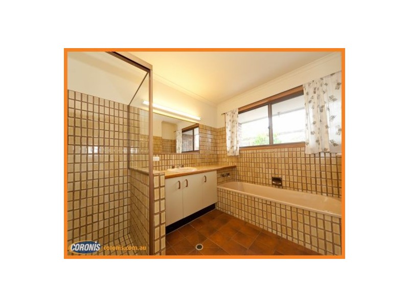 8 Pendula Place, Little Mountain QLD 4551