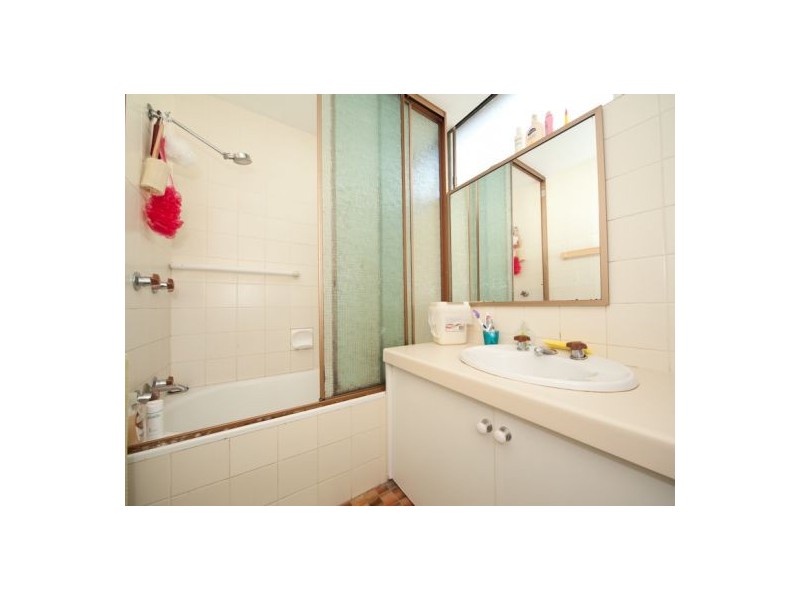 1/25 Canberra Terrace, Kings Beach QLD 4551