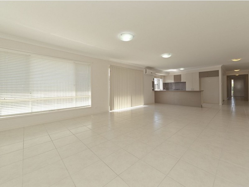 40 Elvena Cct, Little Mountain QLD 4551