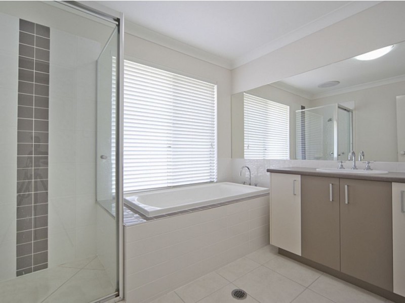 40 Elvena Cct, Little Mountain QLD 4551