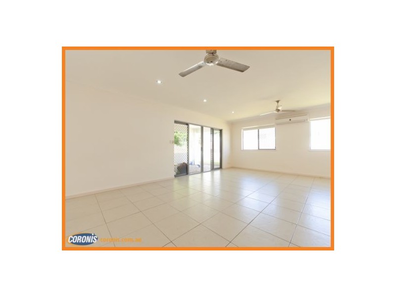 32 Kurrimine Crescent, Mountain Creek QLD 4557