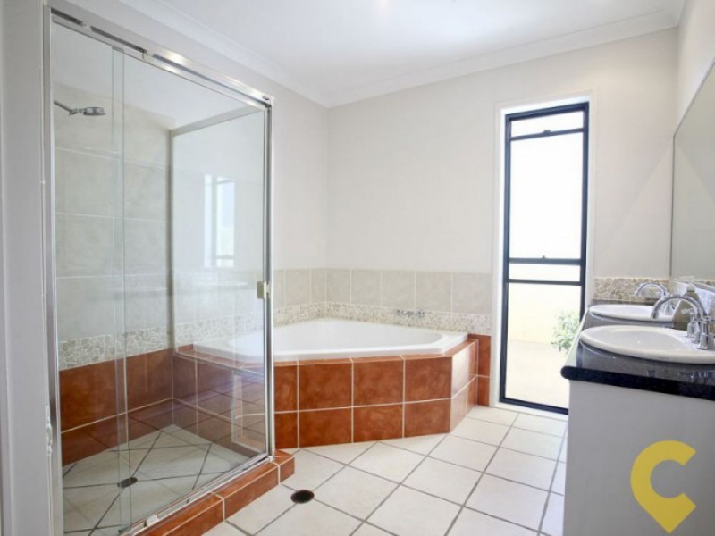 40 Sunbird Chase, Parrearra QLD 4575
