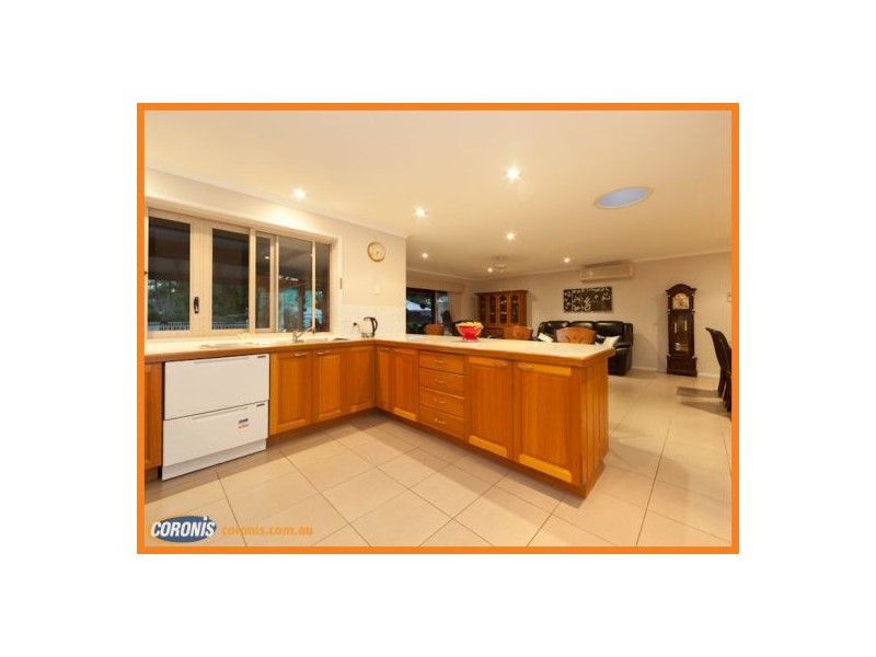 8 Woodroffe Street, Little Mountain QLD 4551