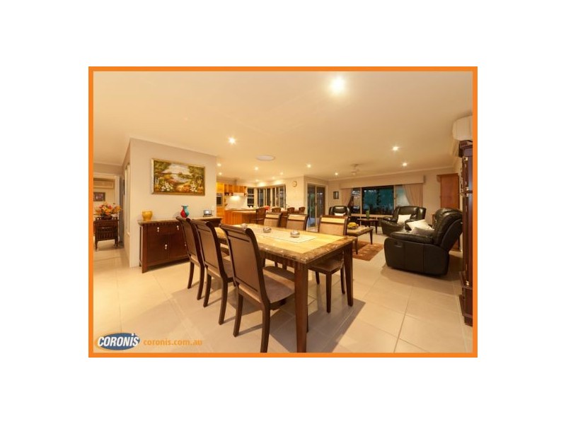 8 Woodroffe Street, Little Mountain QLD 4551