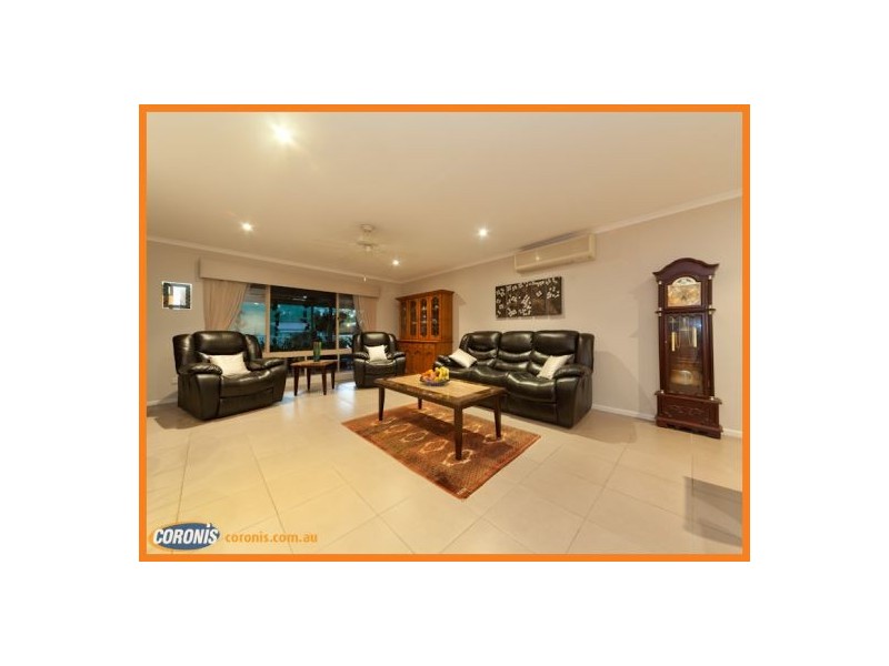 8 Woodroffe Street, Little Mountain QLD 4551