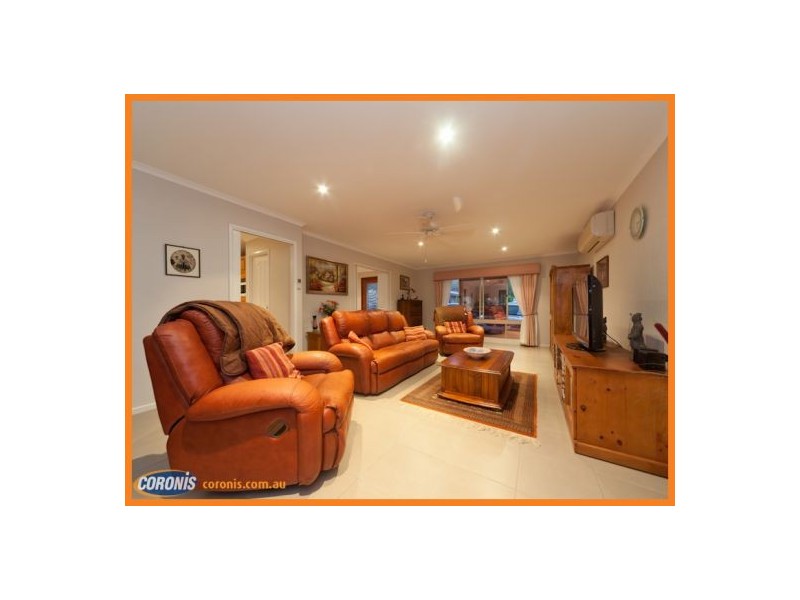 8 Woodroffe Street, Little Mountain QLD 4551