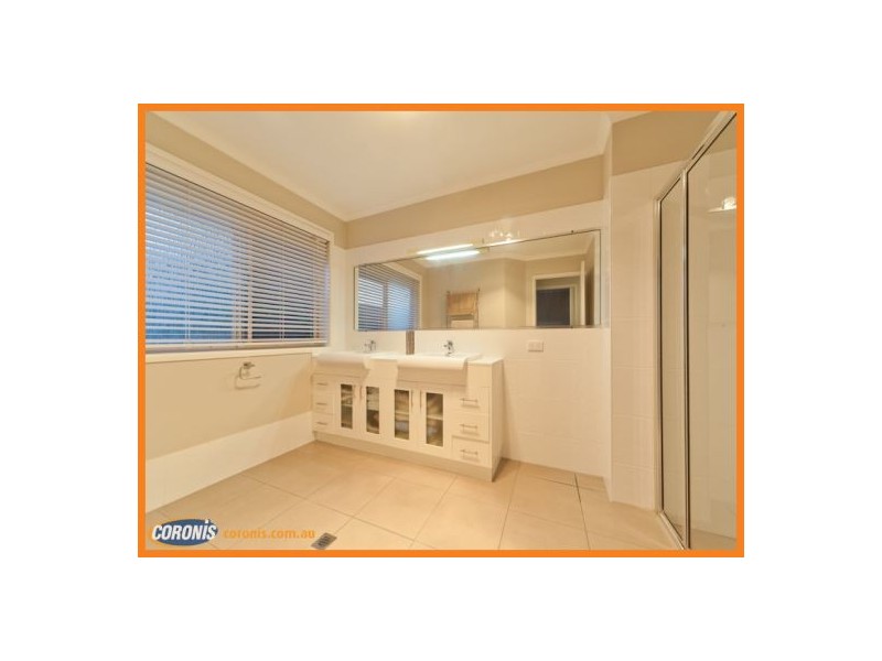 8 Woodroffe Street, Little Mountain QLD 4551