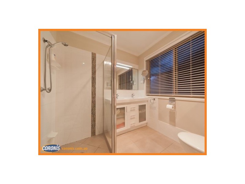 8 Woodroffe Street, Little Mountain QLD 4551