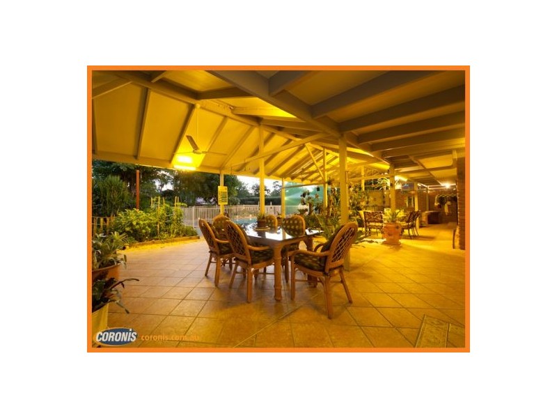 8 Woodroffe Street, Little Mountain QLD 4551