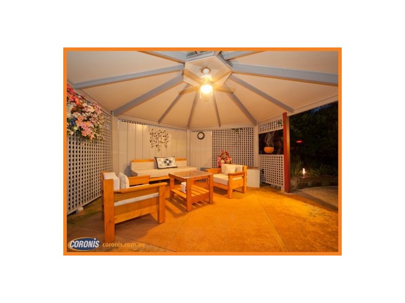 8 Woodroffe Street, Little Mountain QLD 4551