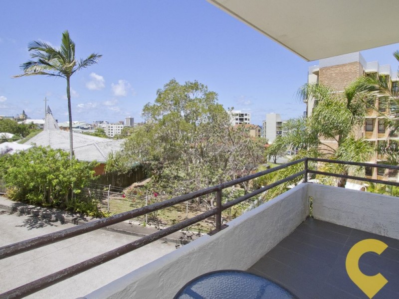 2/27 Canberra Terrace, Kings Beach QLD 4551