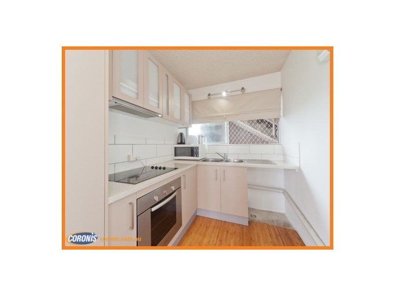 2/27 Canberra Terrace, Kings Beach QLD 4551