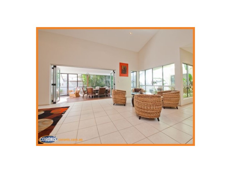 4 Maldives Place, Kawana Island QLD 4575