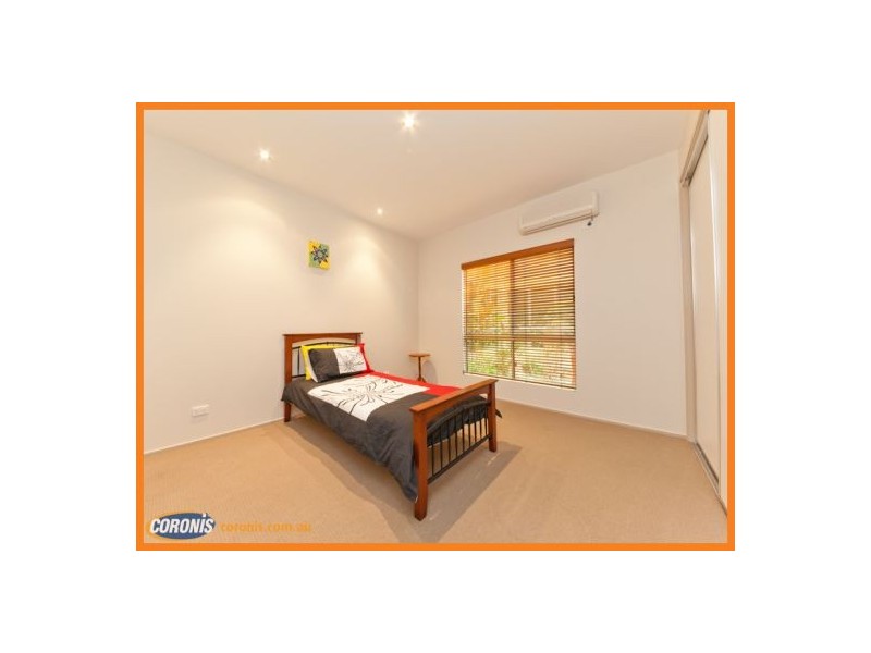 4 Maldives Place, Kawana Island QLD 4575