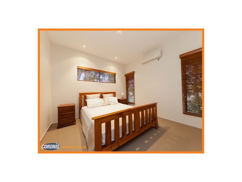 4 Maldives Place, Kawana Island QLD 4575