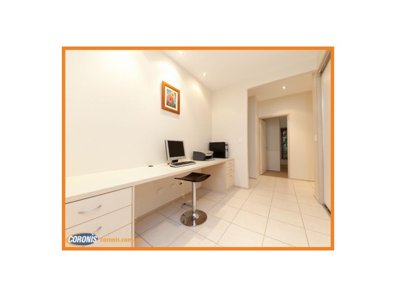 4 Maldives Place, Kawana Island QLD 4575