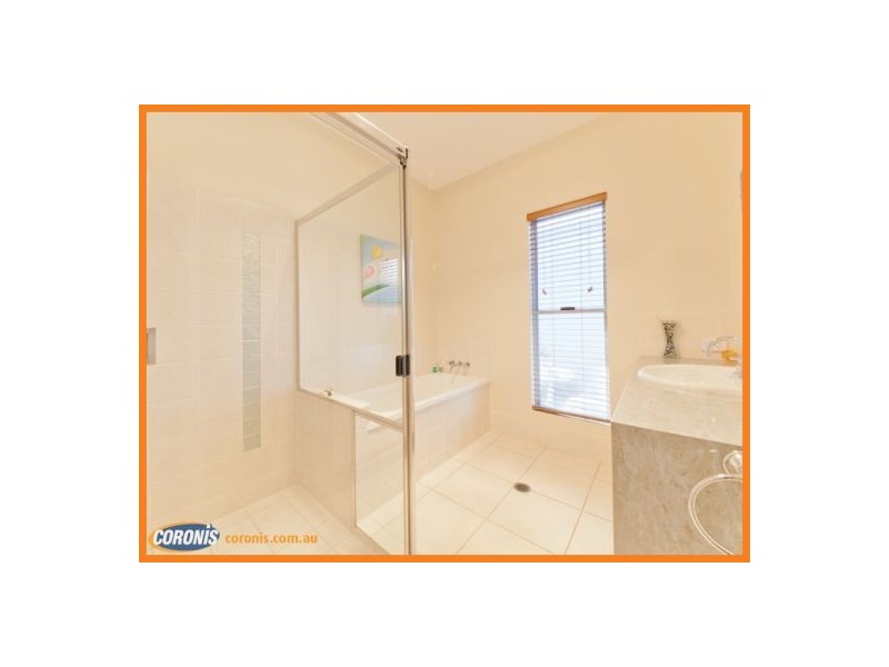 4 Maldives Place, Kawana Island QLD 4575