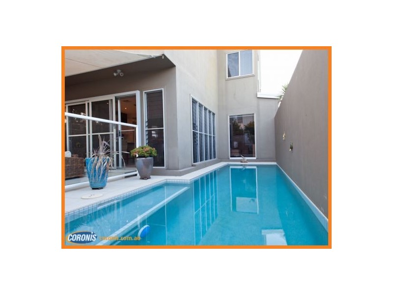 8 Magnetic Street, Kawana Island QLD 4575