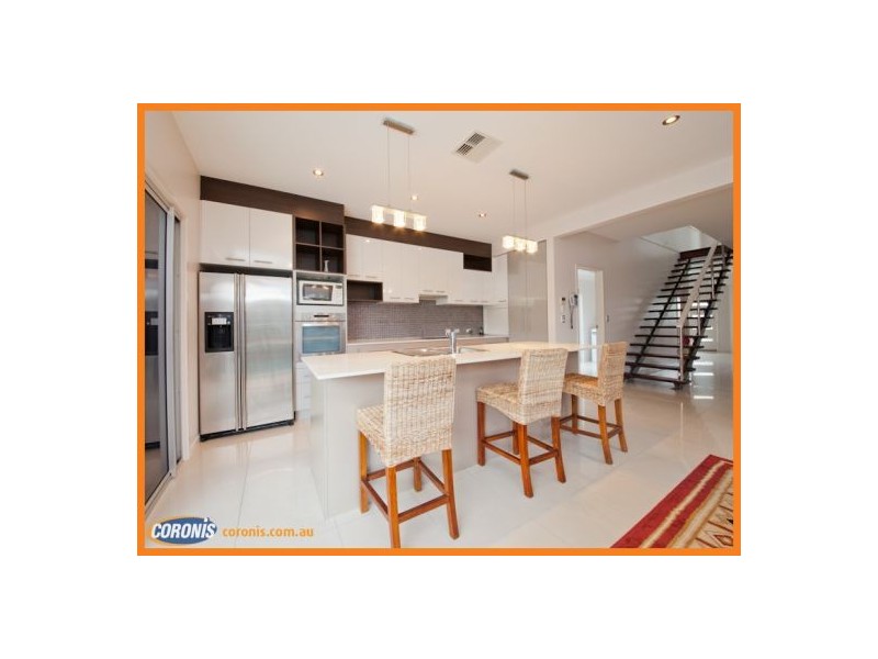 8 Magnetic Street, Kawana Island QLD 4575