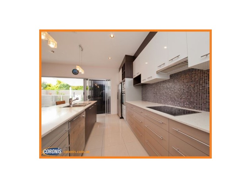 8 Magnetic Street, Kawana Island QLD 4575