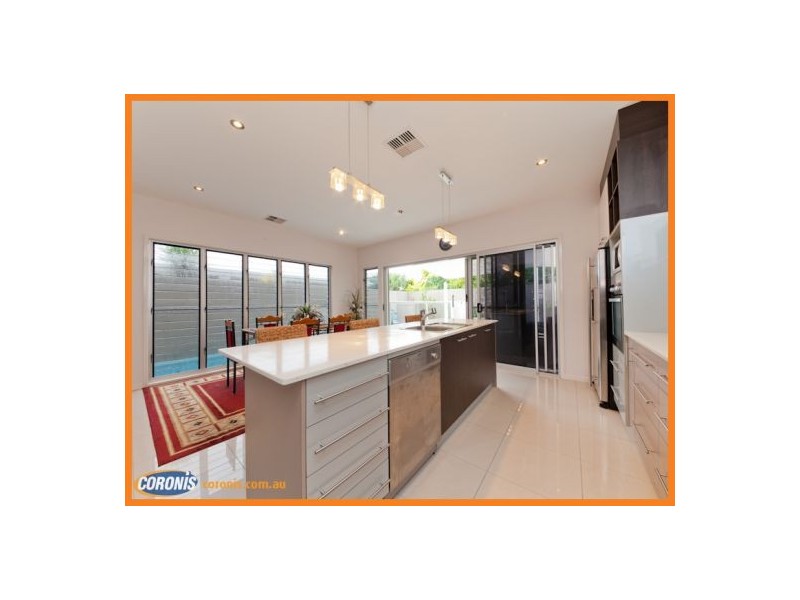 8 Magnetic Street, Kawana Island QLD 4575