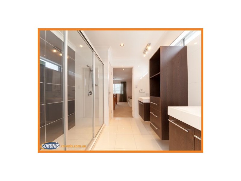 8 Magnetic Street, Kawana Island QLD 4575