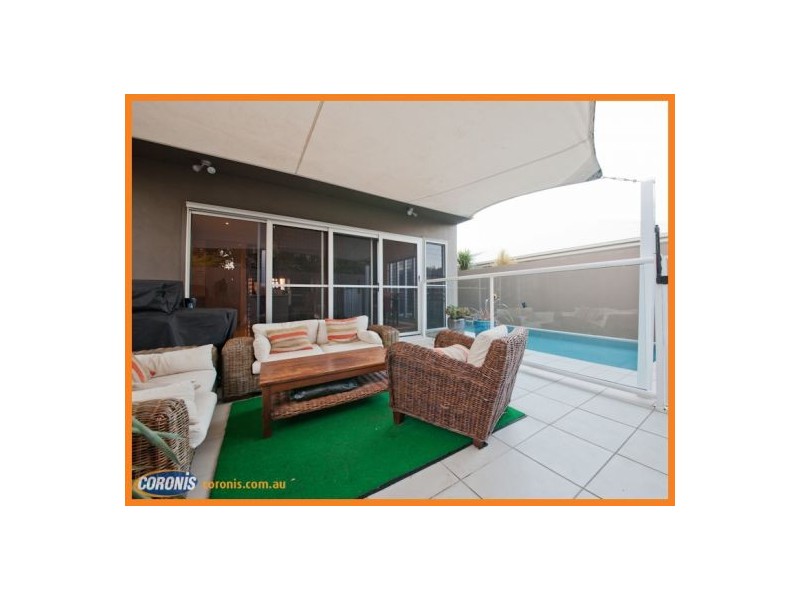 8 Magnetic Street, Kawana Island QLD 4575