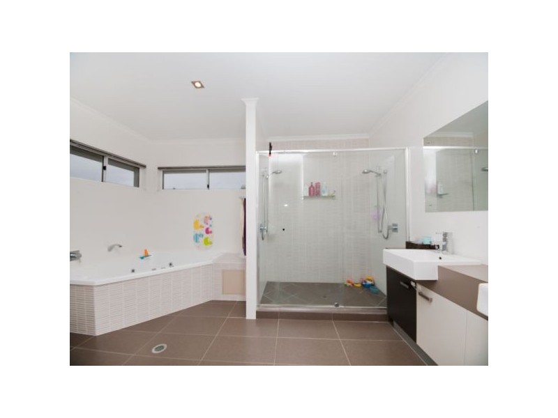 4 Columba Place, Pelican Waters QLD 4551