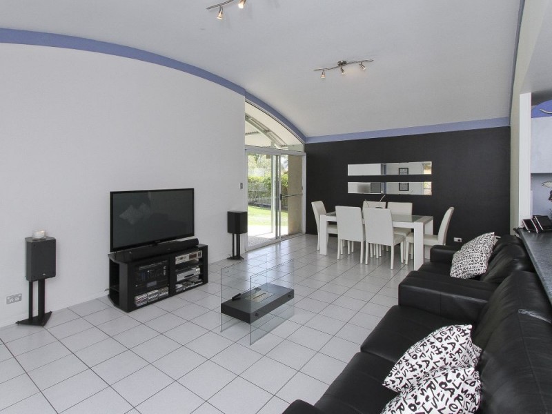 6 Discovery Drive, Little Mountain QLD 4551
