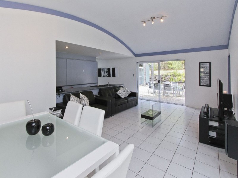 6 Discovery Drive, Little Mountain QLD 4551